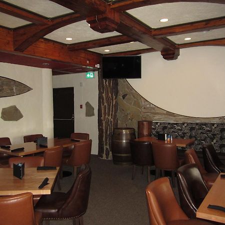 The Pine Inn Chetwynd Eksteriør billede