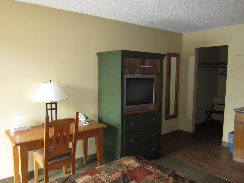 The Pine Inn Chetwynd Værelse billede