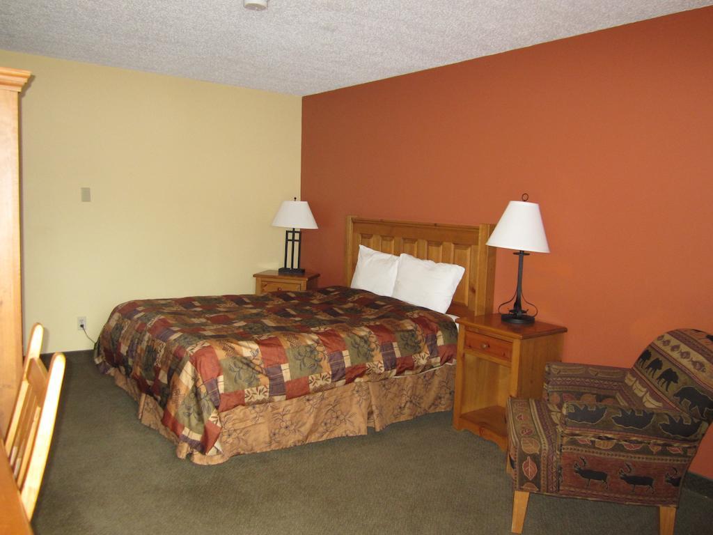 The Pine Inn Chetwynd Værelse billede