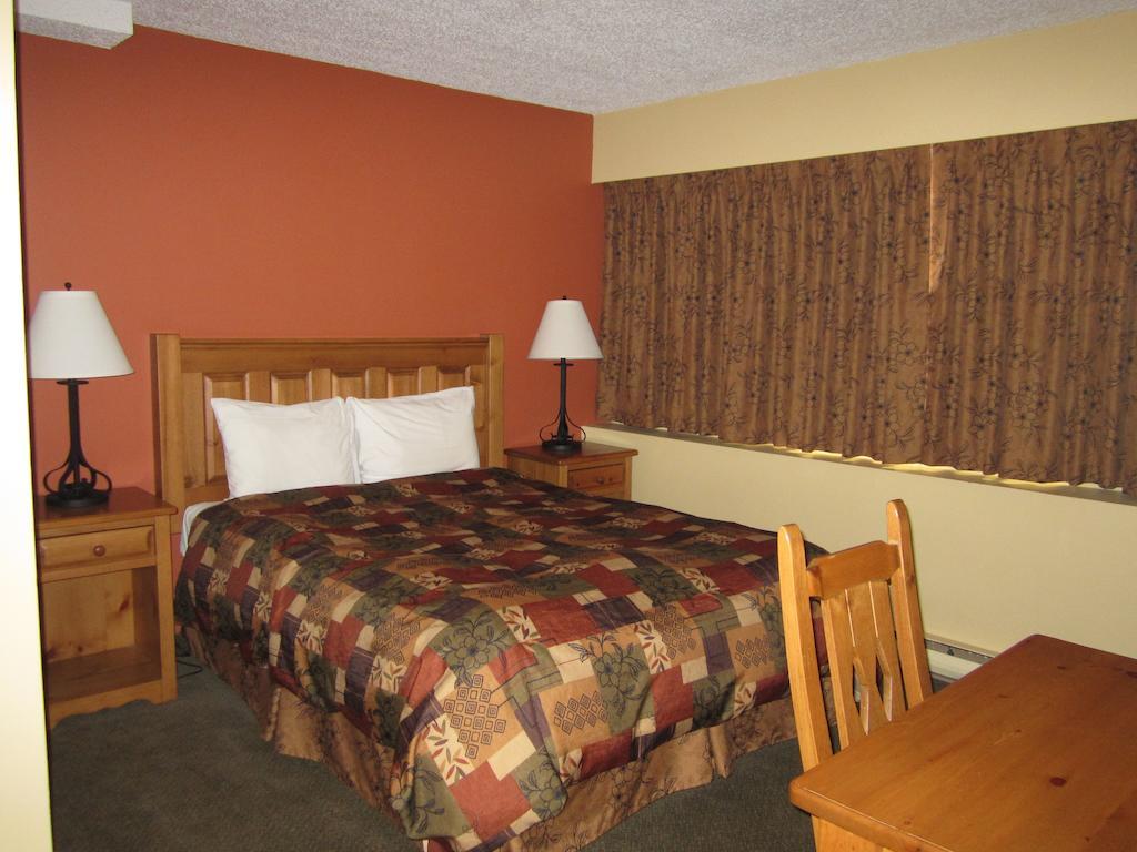 The Pine Inn Chetwynd Værelse billede
