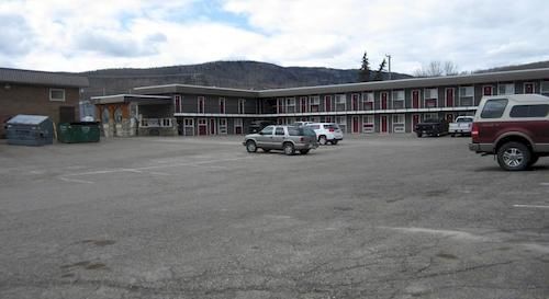 The Pine Inn Chetwynd Eksteriør billede